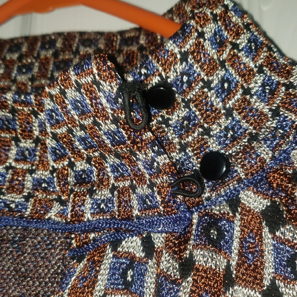 Geometric Patterned Blouse - Picture 2 of 5